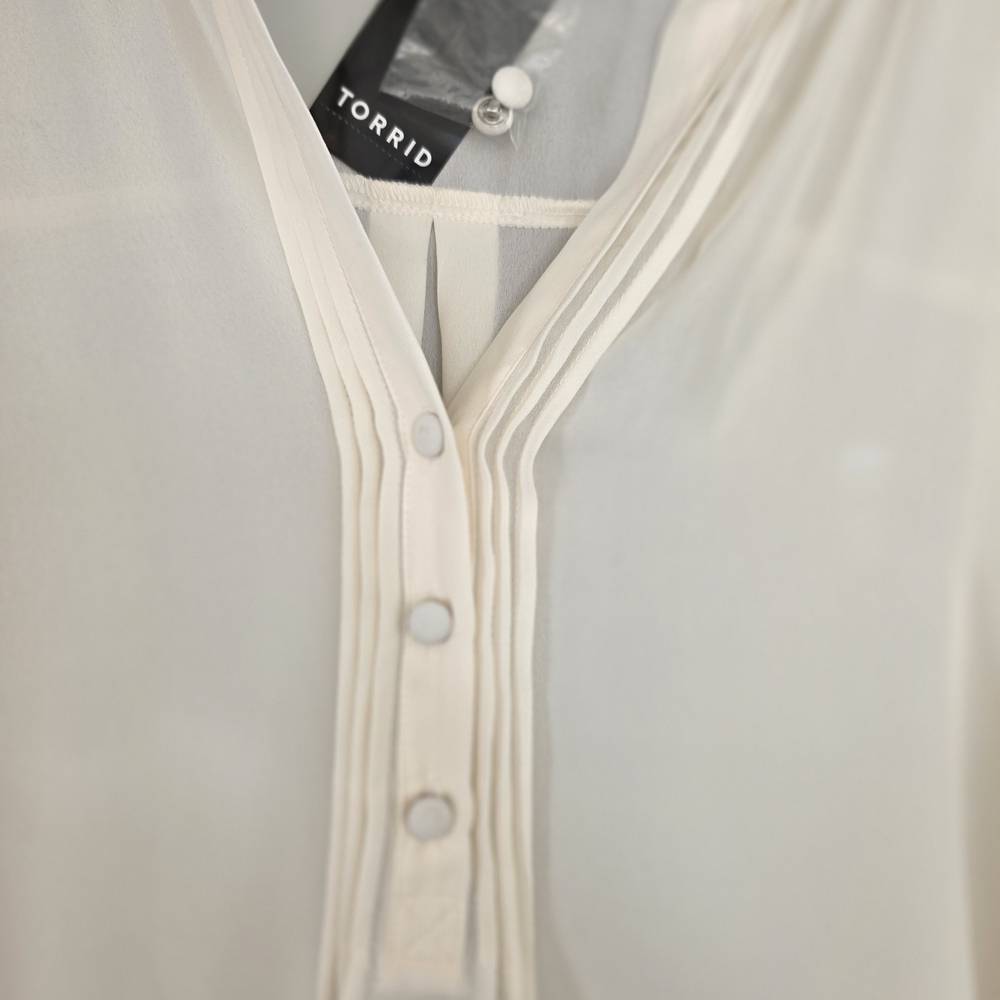 NWT Torrid Sheer Blouse Sz 3 3x Elegant Cream Blouse - Picture 4 of 8